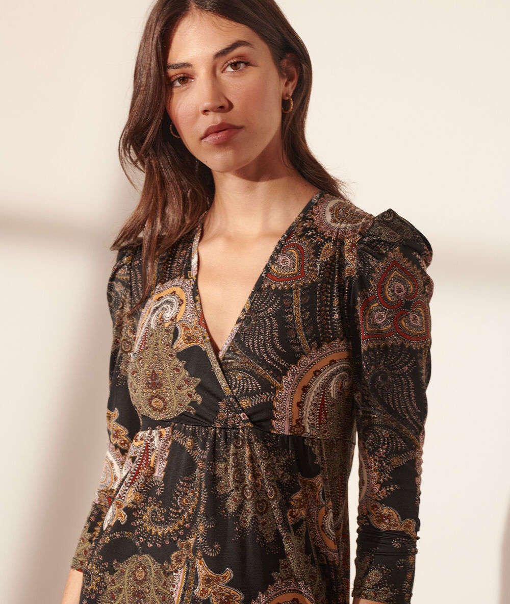 Robe longue imprimé fleuri noir.