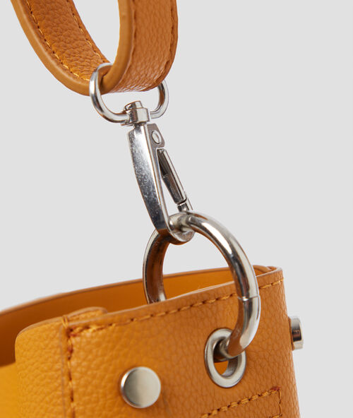 Bolso bandolera grande amarillo.