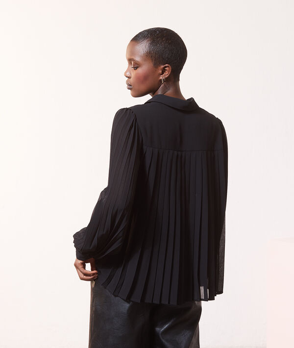 Blusa con detalles plisados Blusa con detalles plisados