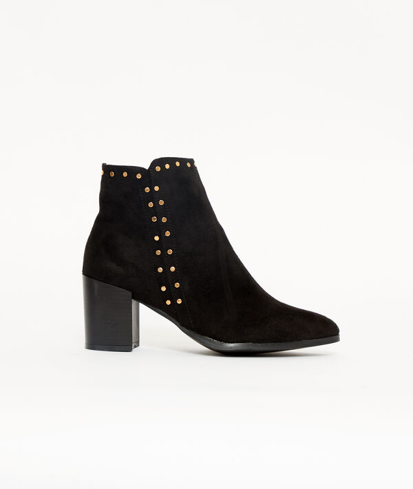 Botines con tachuelas y talón Botines con tachuelas y talón