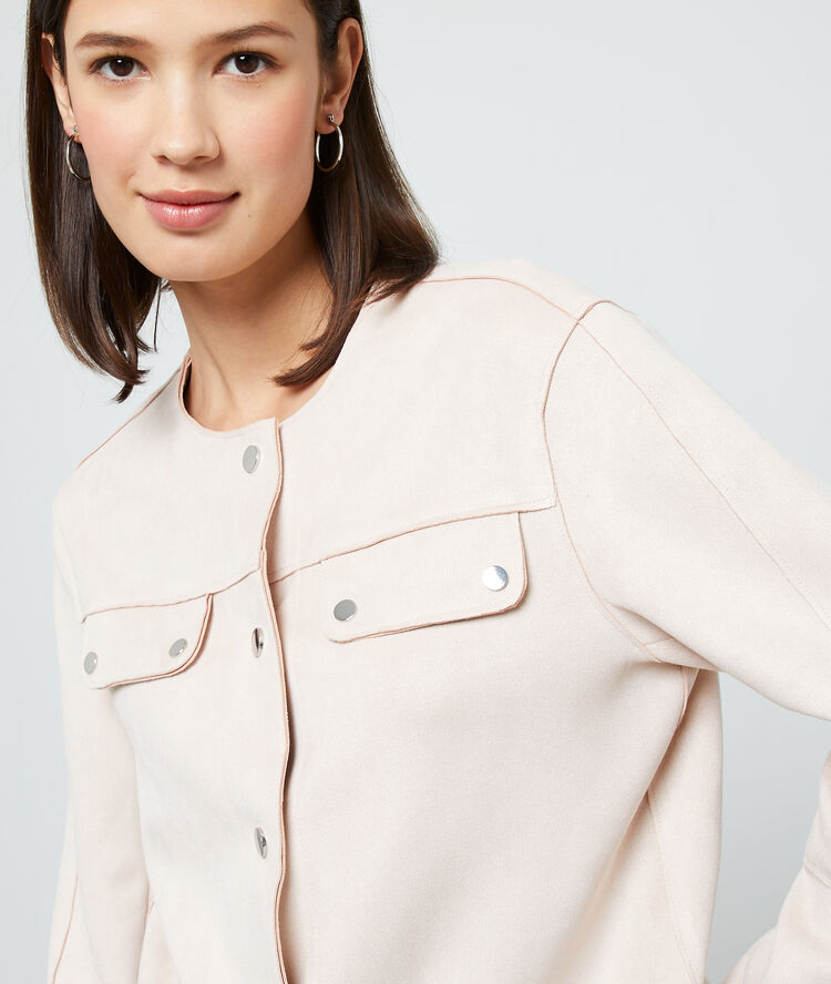 Chaqueta corta efecto ante crudo.