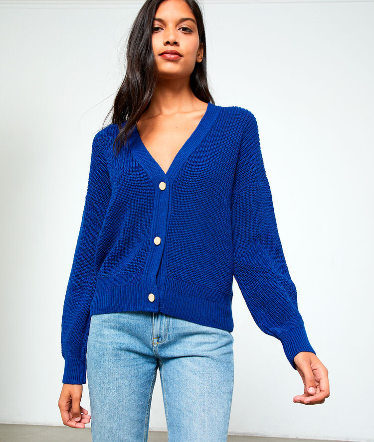 Rebeca de punto grueso azul.