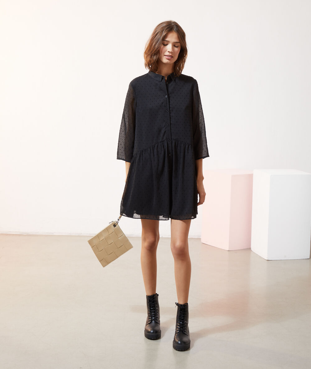 Vestido camisero plumetis negro.