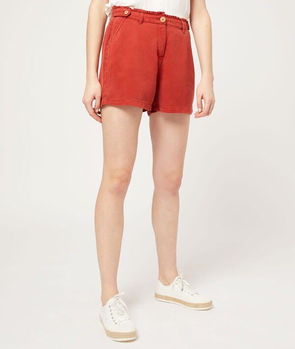 Pantalón corto con pinzas Pantalón corto con pinzas