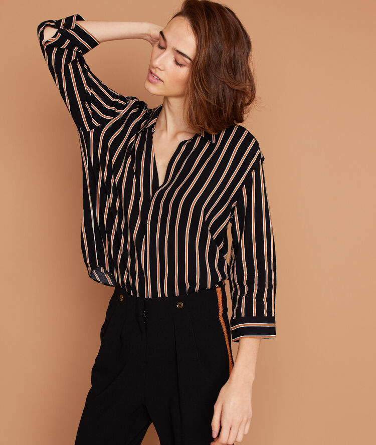 Camisa a rayas negro.