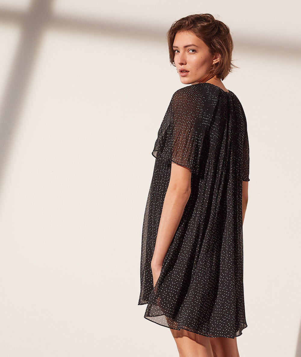 Vestido plisado estampado negro.