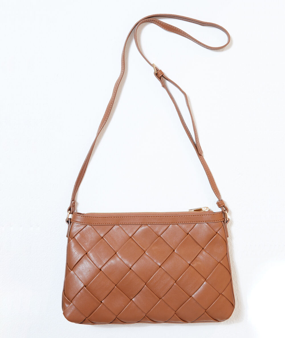 Bolso bandolera trenzado tabaco.