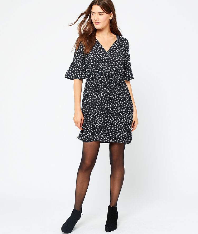 Vestido acampanado estampado negro.
