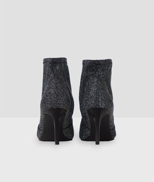 Botines con tacón plateados plata.