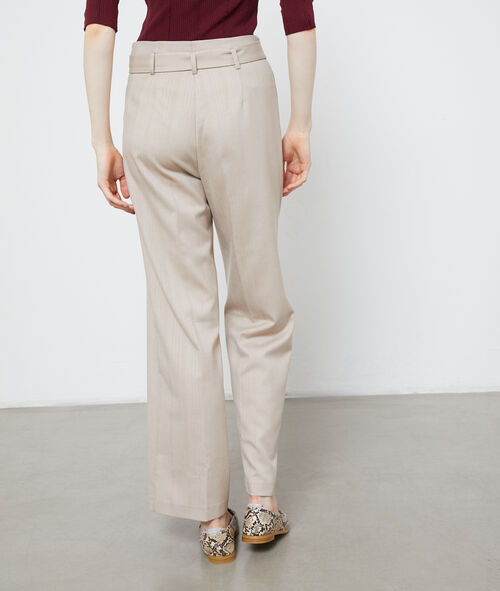 Pantalón ancho con cinturón Pantalón ancho con cinturón