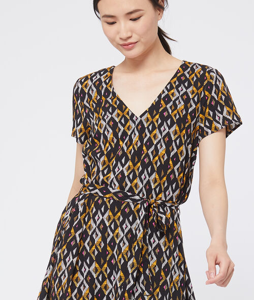 Vestido acampanado estampado gráfico negro.
