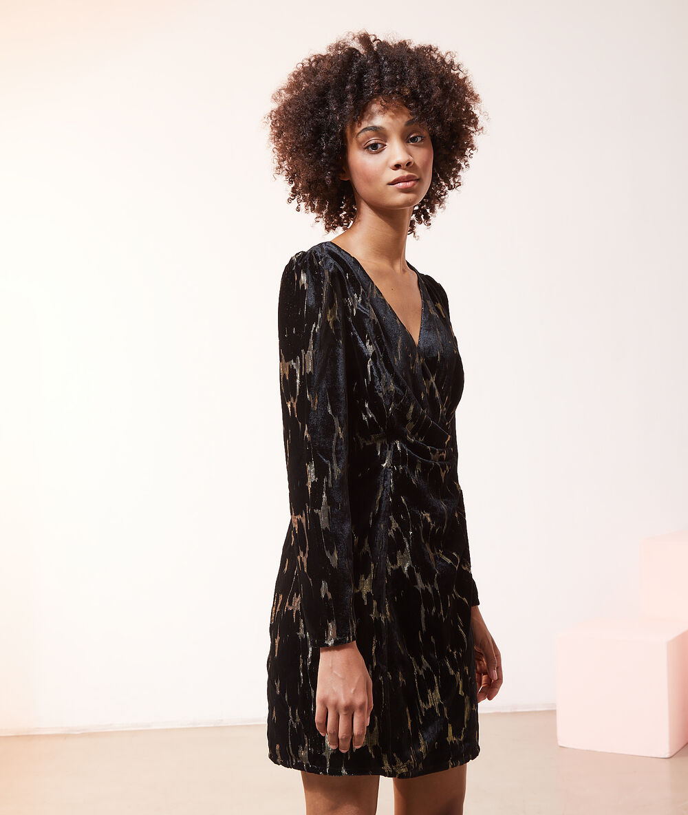 Robe en velours détails métallisés noir.