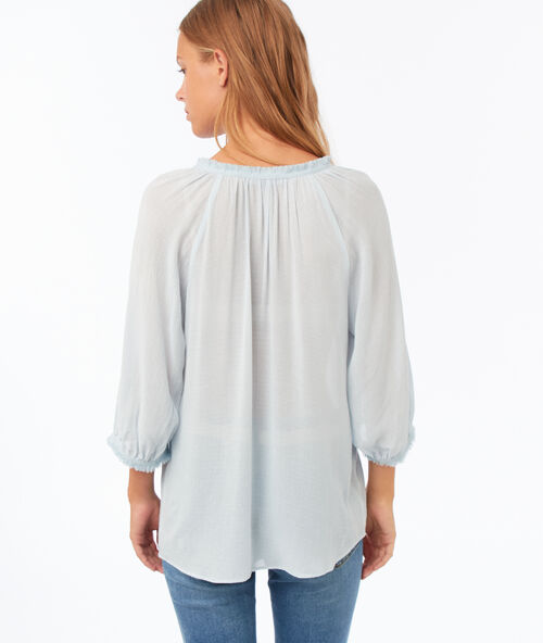 Blusa manga 3/4 azul cielo.