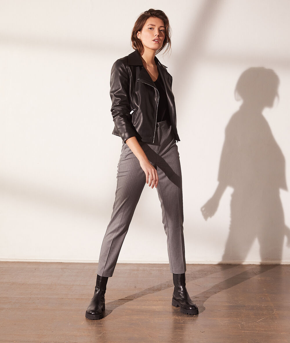 Pantalón zanahoria, estampado de rayas c.gris jaspeado.