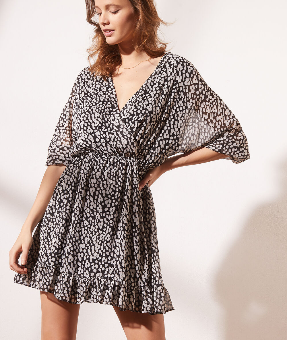 Vestido estampado floral negro.