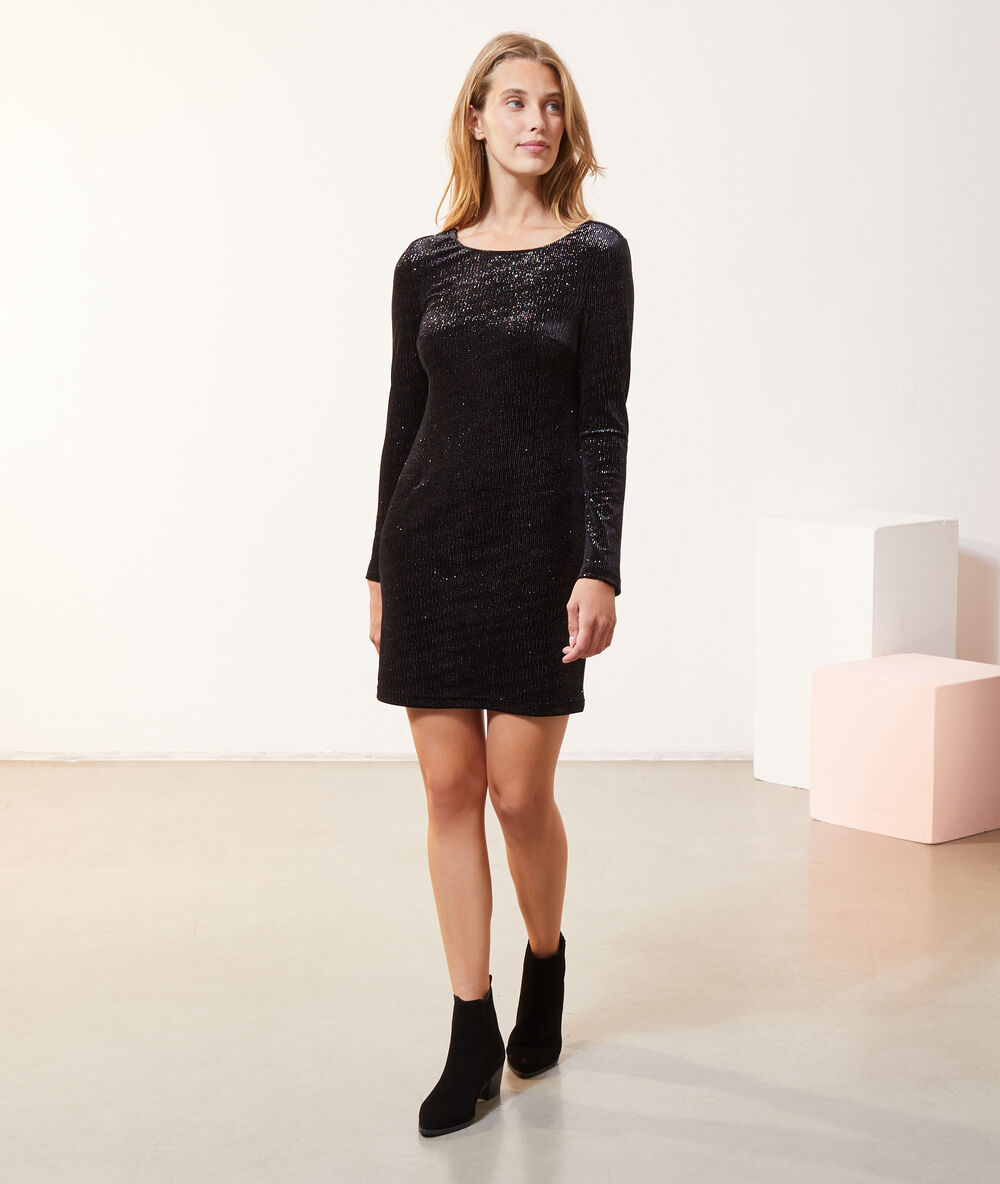 Vestido escote en la espalda negro.