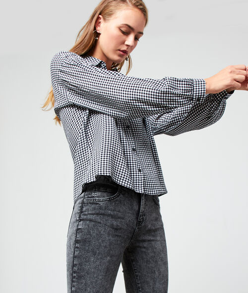 Camisa estampado vichy negro.