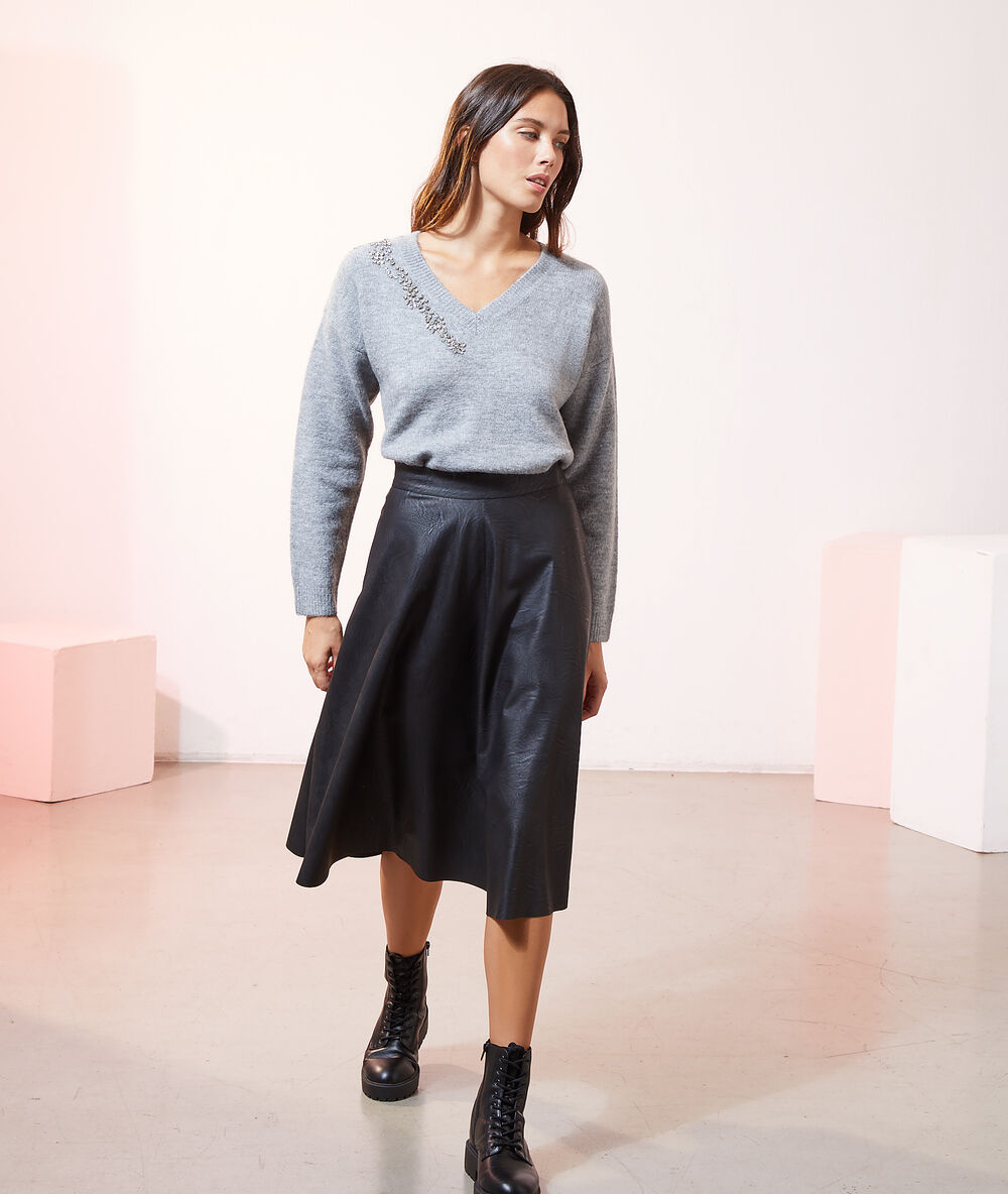 Pull en maille à strass gris chine.