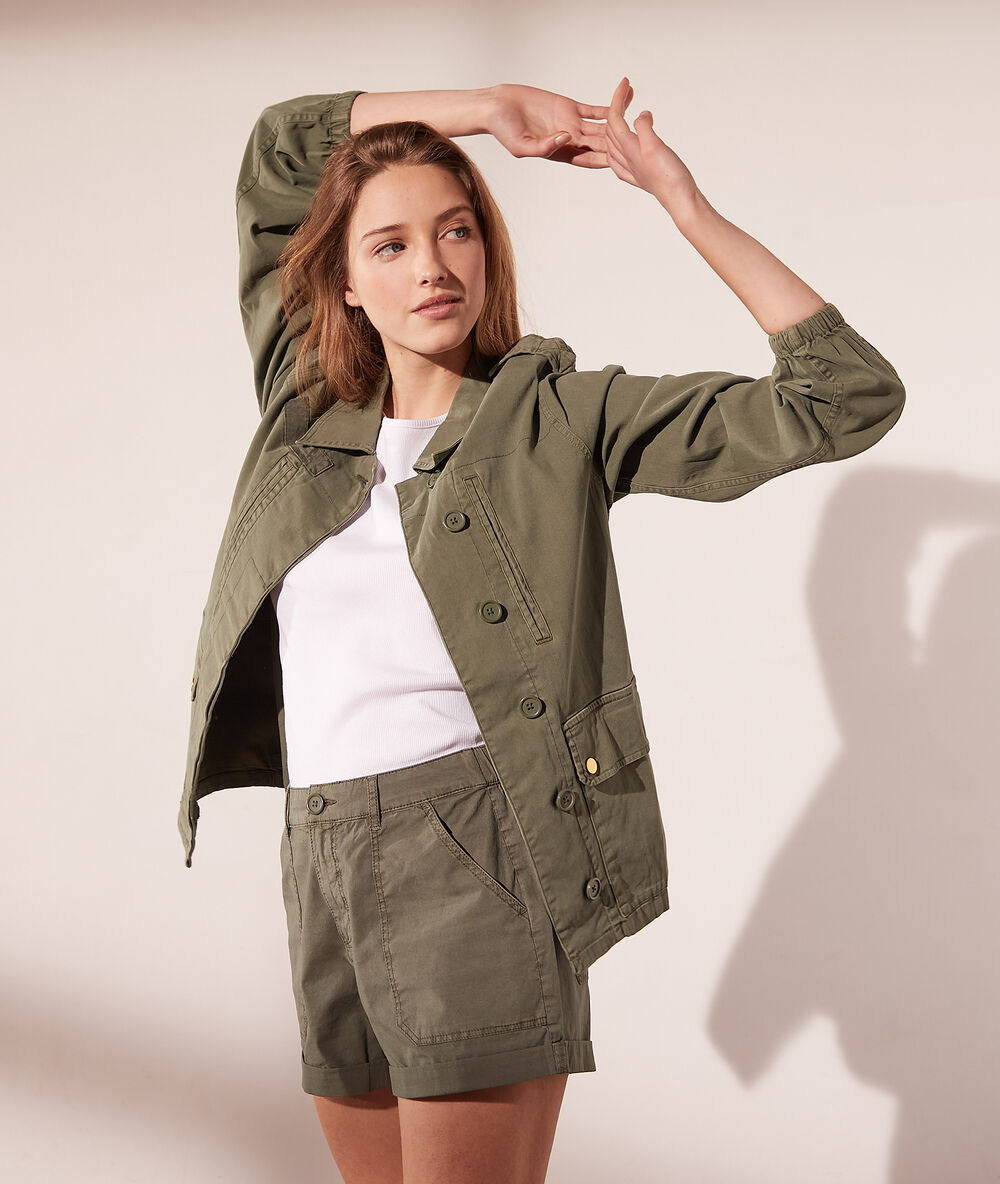 Cazadora estilo militar c.kaki.