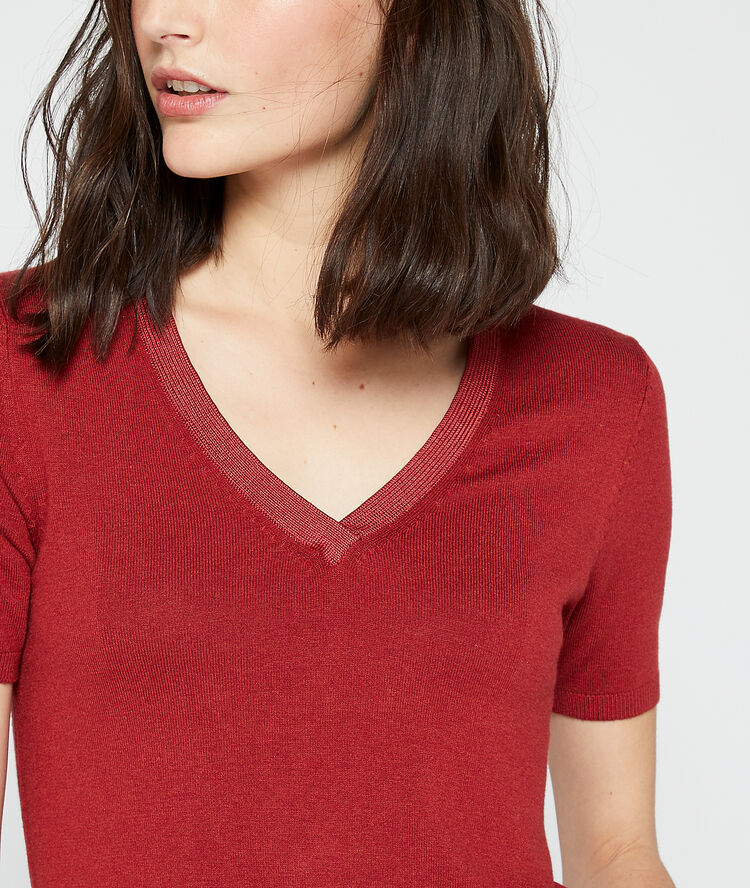 Jersey de manga corta y punto fino rojo.