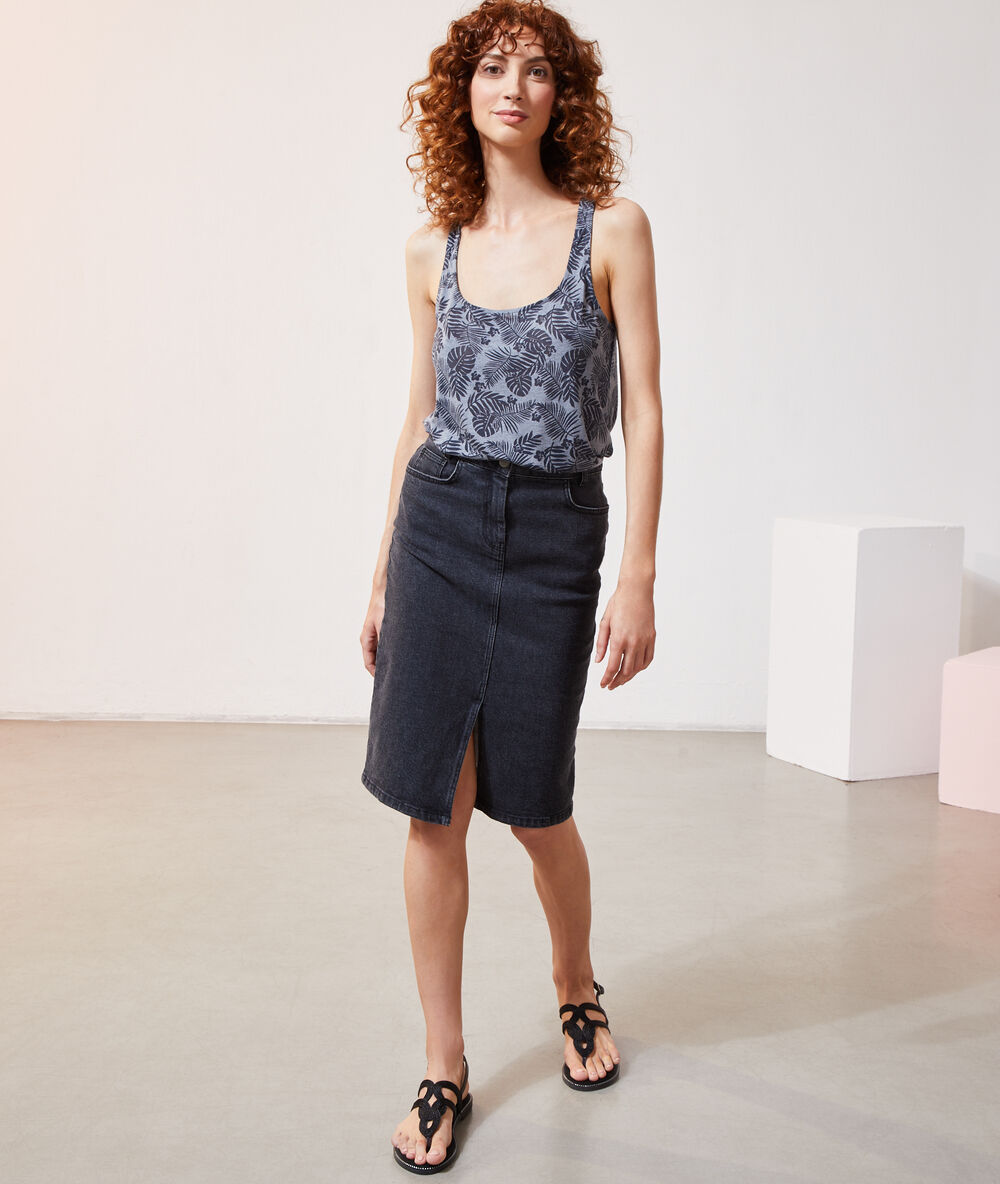 Top estampado de hojas azul marino.