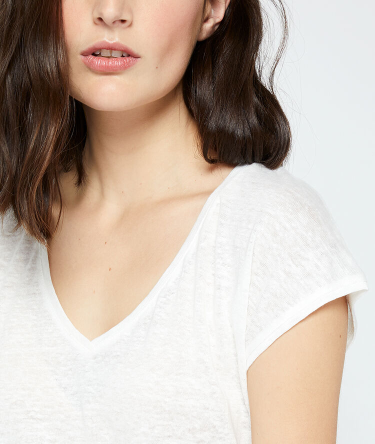 Camiseta cuello en v crudo.