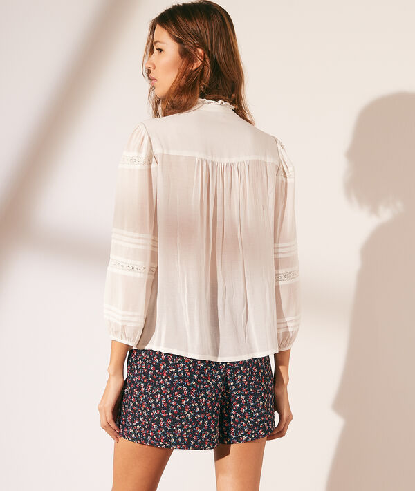 Blusa con detalles de encaje Blusa con detalles de encaje