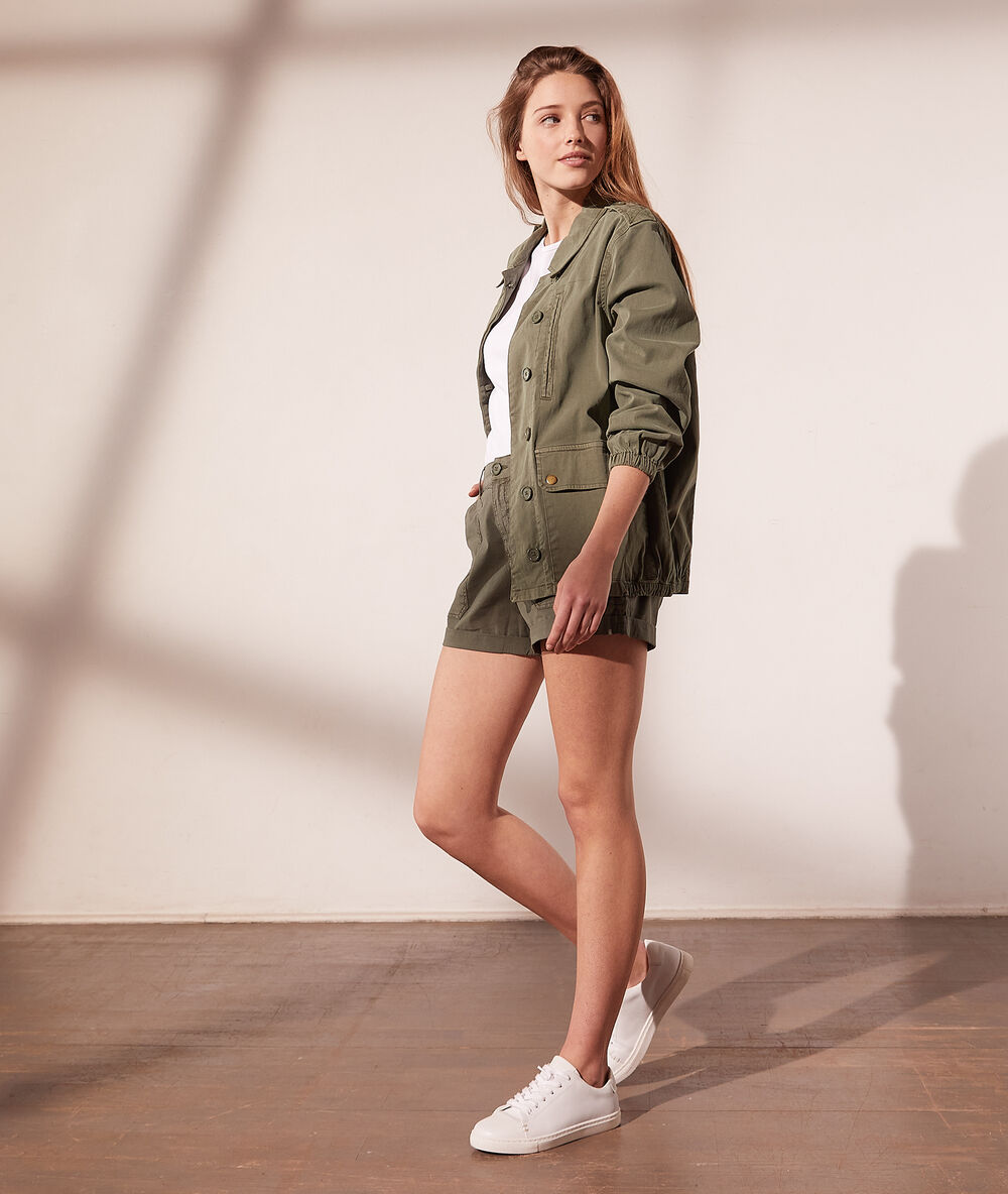 Cazadora estilo militar c.kaki.