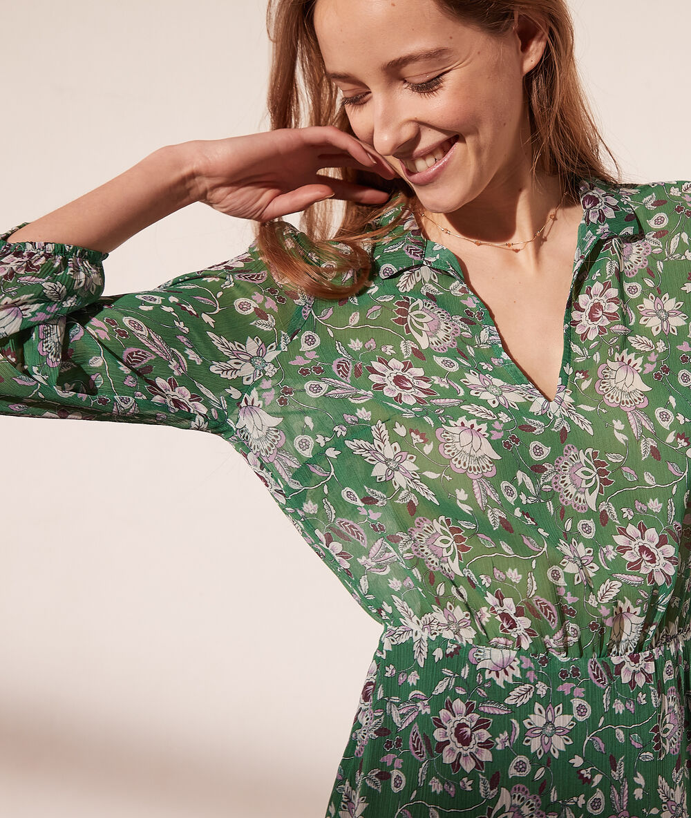 Vestido corto, estampado floral clorofila.