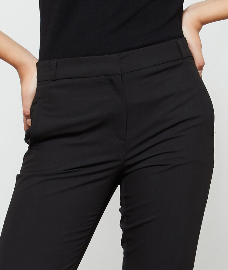 Pantalón cigarette negro.