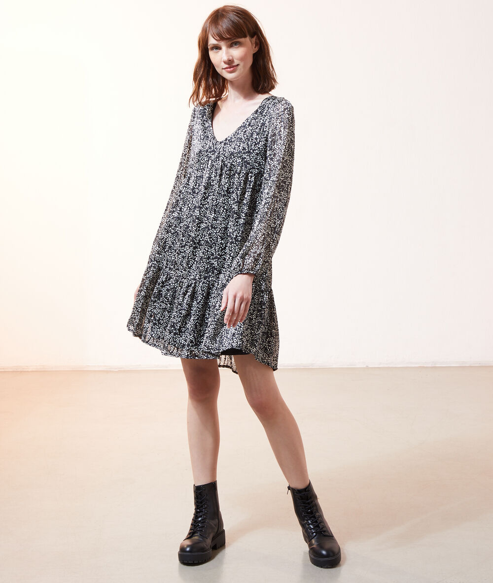 Vestido holgado, top integrado negro.