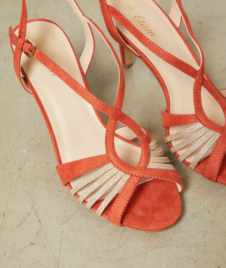 Sandalias de talón frambuesa.