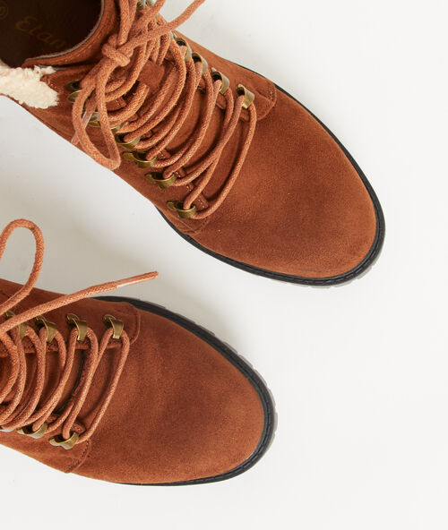 Botines efecto oveja con cordones c.camel.