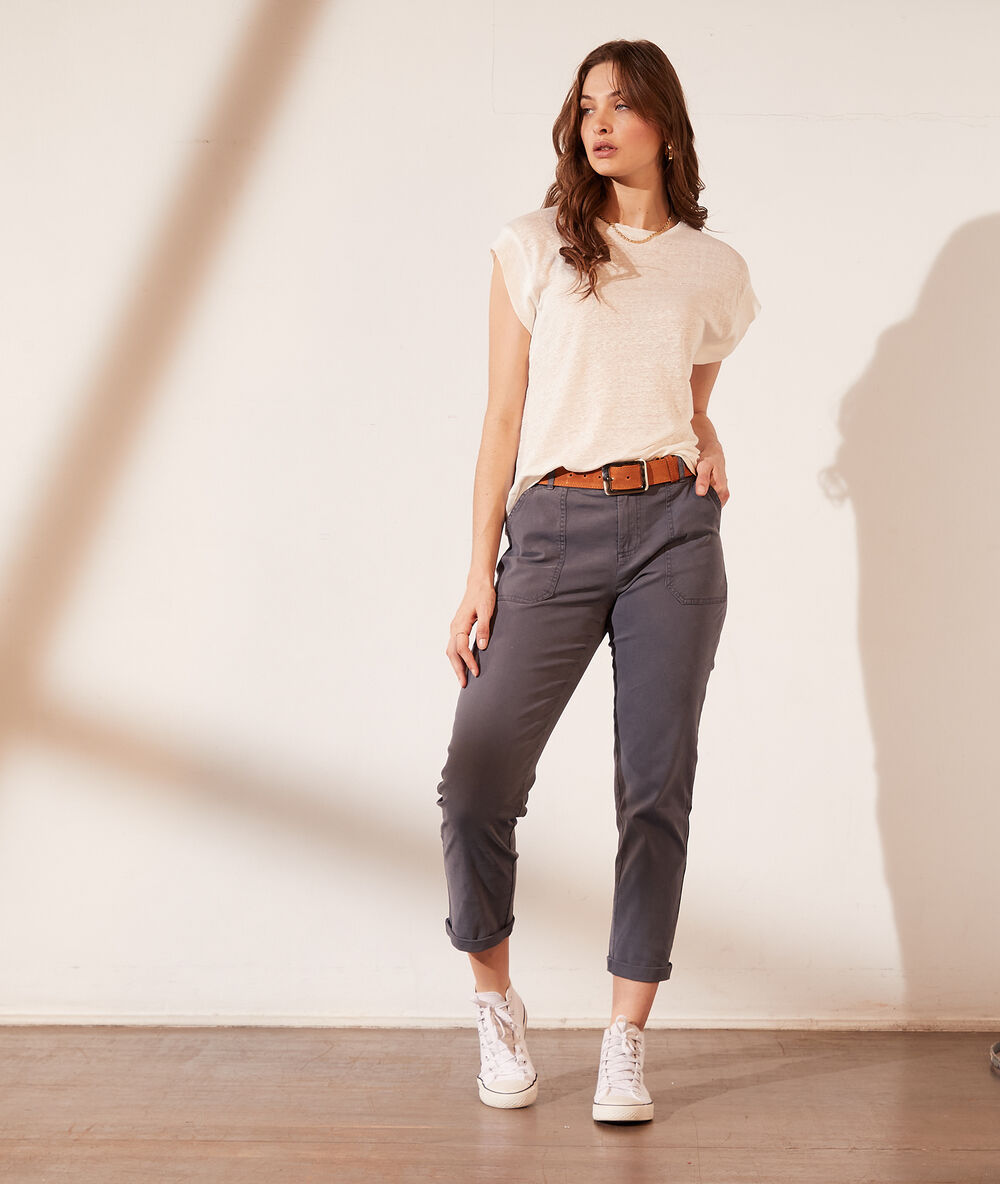 Pantalón cargo carbón.