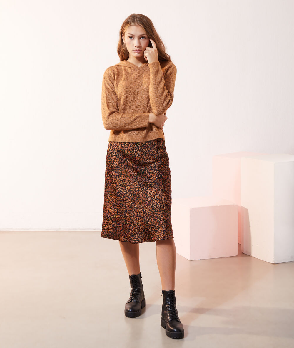 Jersey fino con capucha caramel.