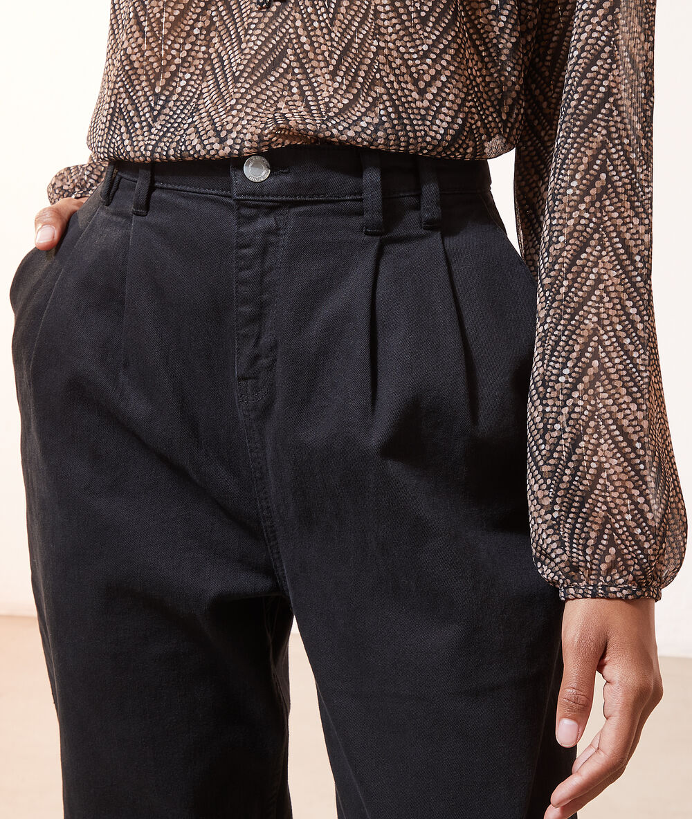 Pantalón zanahoria negro.