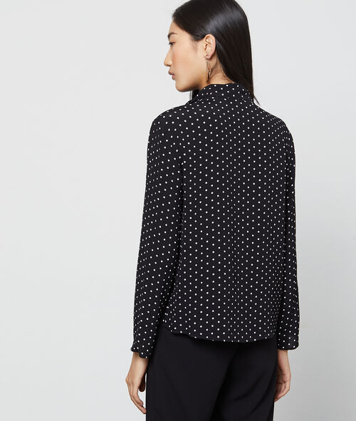 Blusa cuello con lazada estampado de lunares Blusa cuello con lazada estampado de lunares
