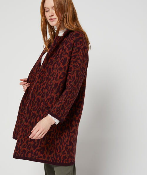 Chaqueta larga de lana estampado de leopardo rojo.