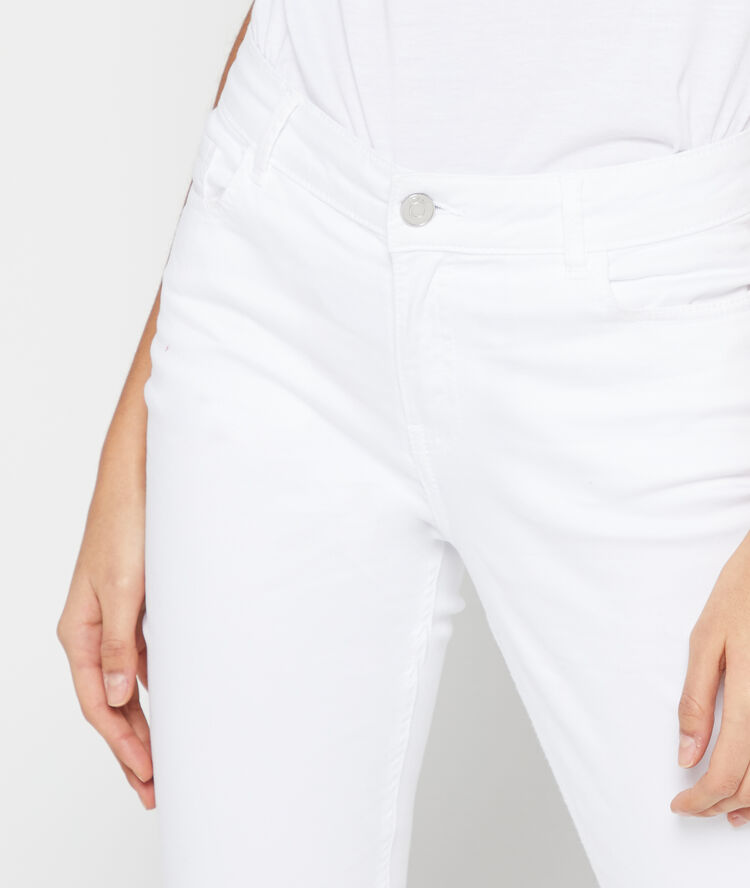 Pantalón ajustado de algodón blanco.