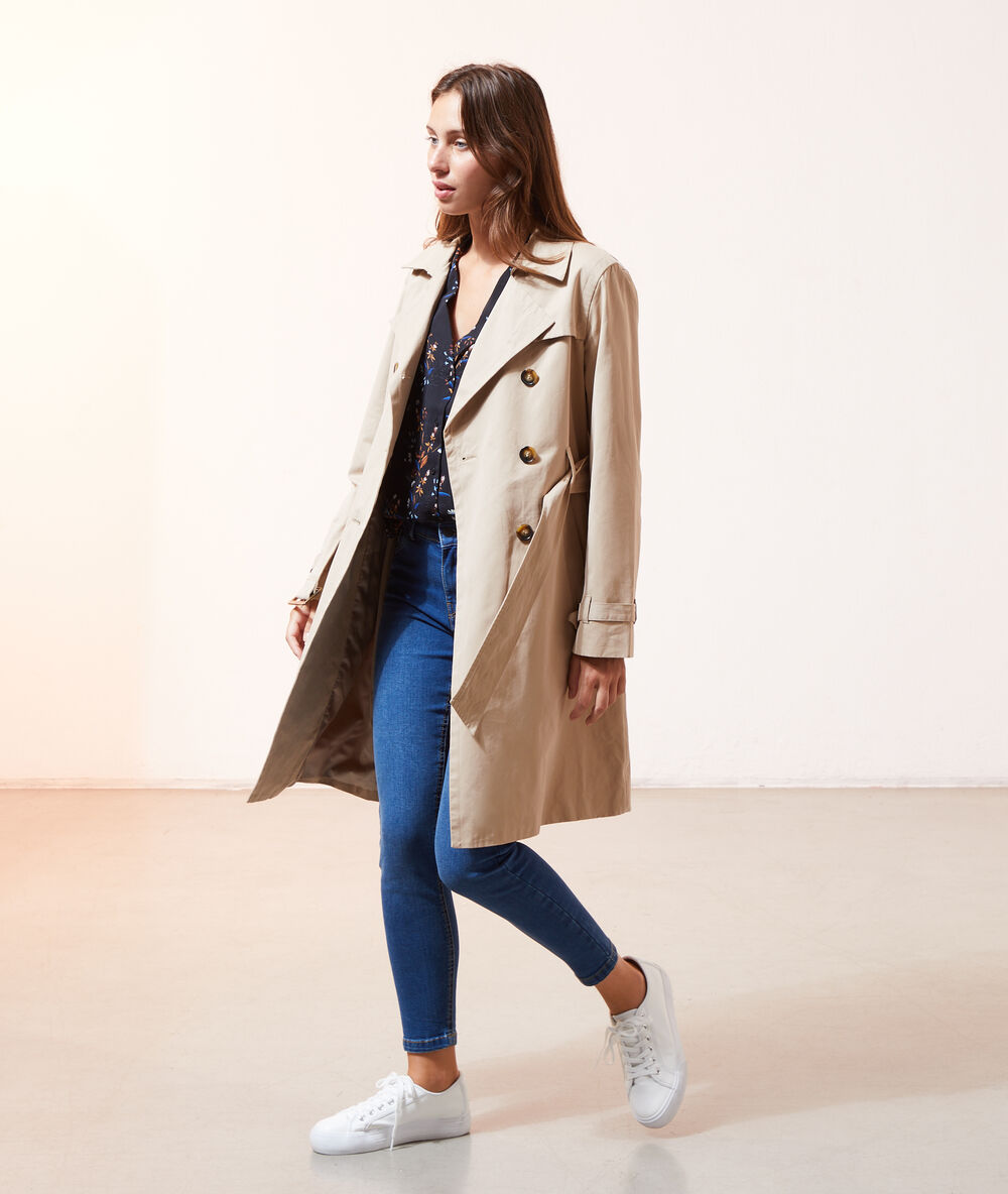 Trench con cinturón c.camel claro.