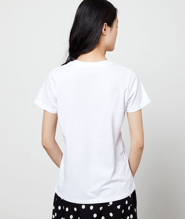 Camiseta bordada de algodón orgánico blanco.