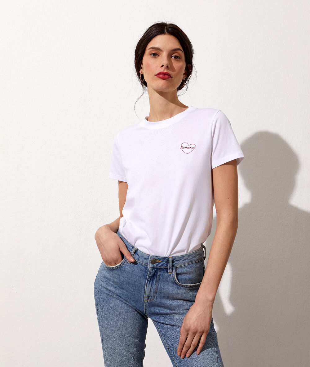 Camiseta bordada blanco.