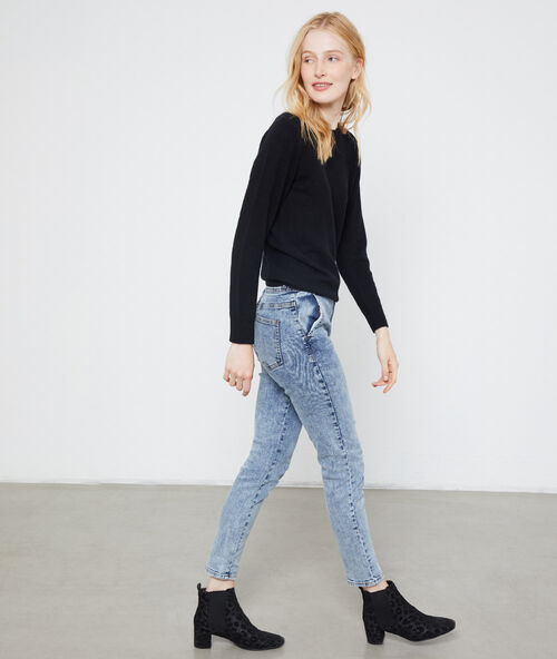 Pull col bateau en cachemire noir.