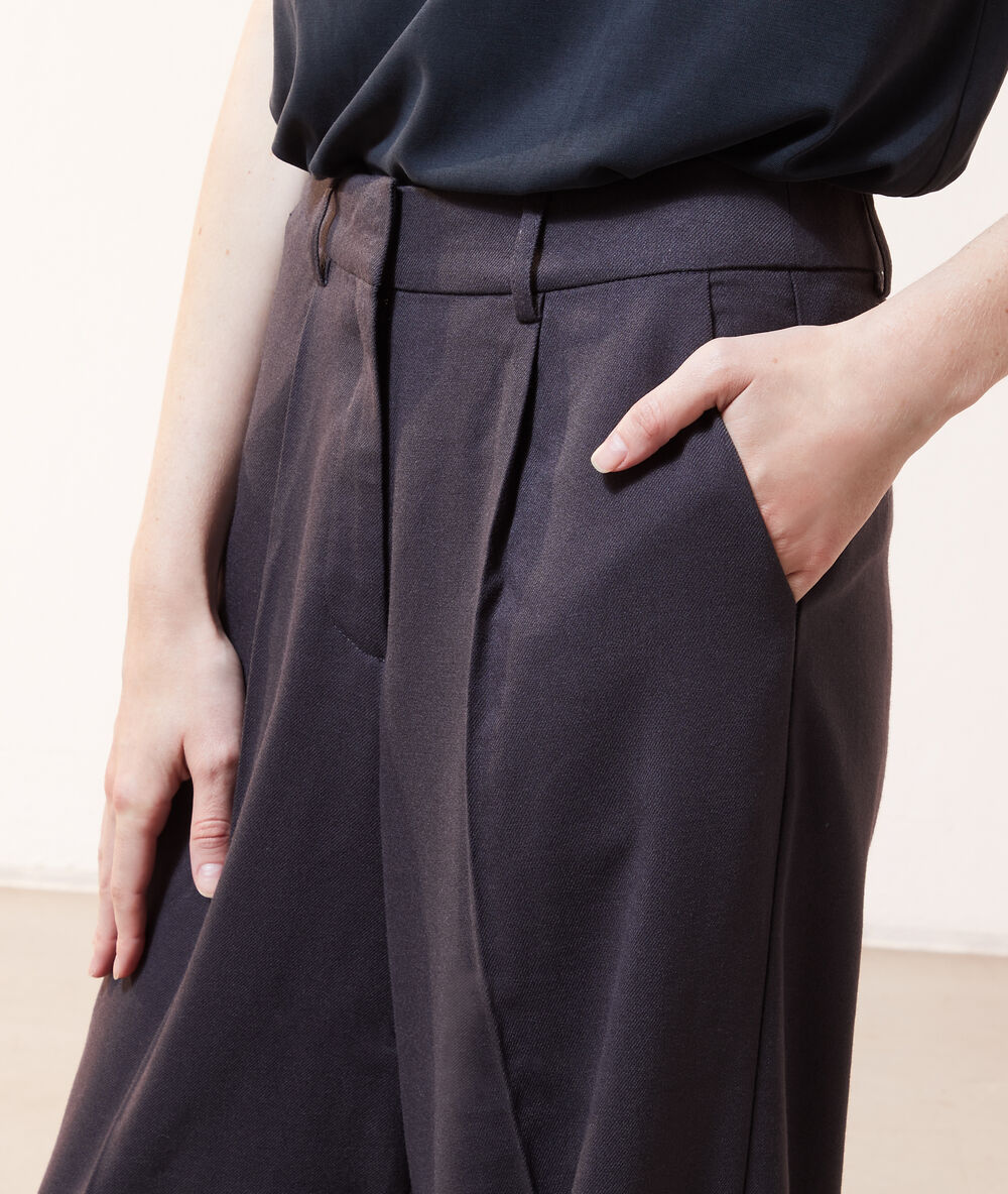 Pantalon large à pinces anthracite.