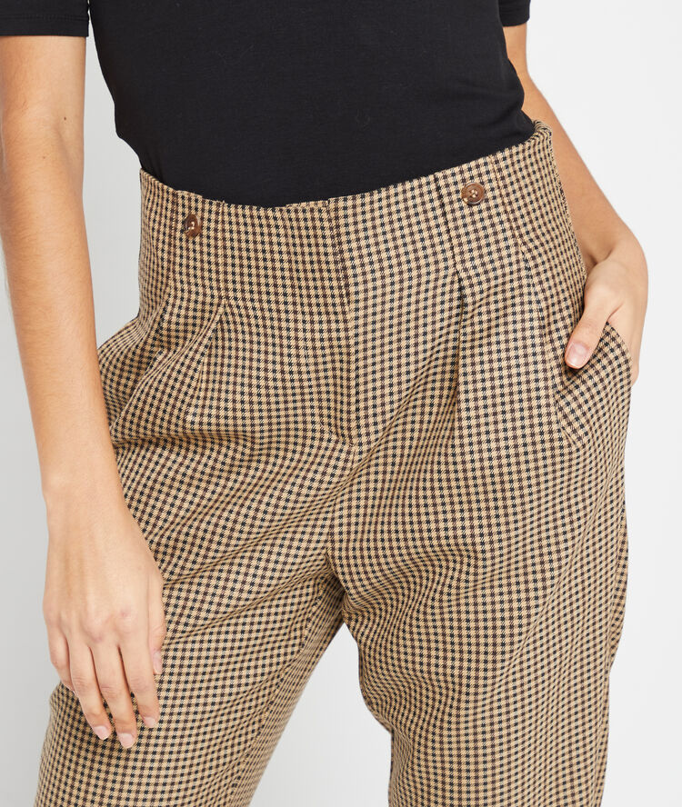 Pantalón alto con tirantes negro.