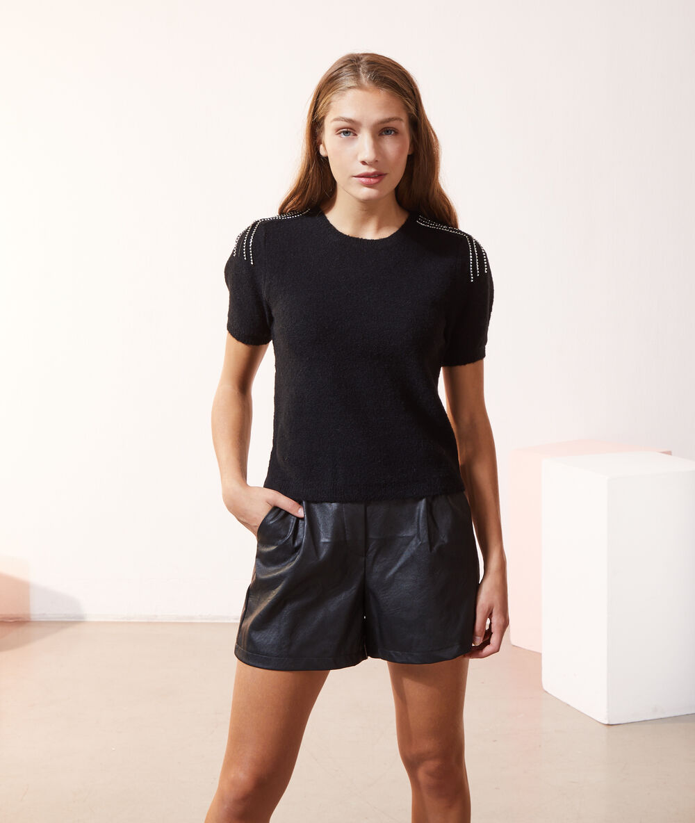 Jersey manga corta, motivos strass negro.