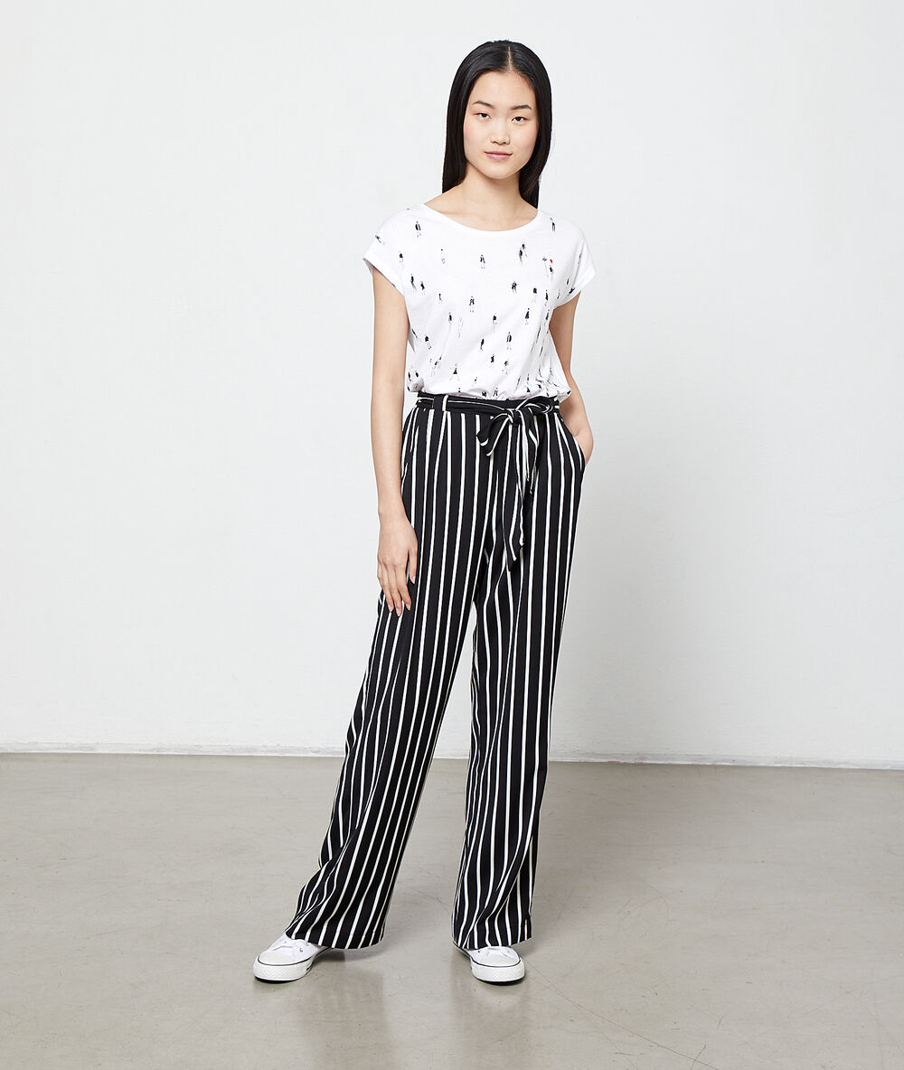 Pantalón ancho a rayas negro.