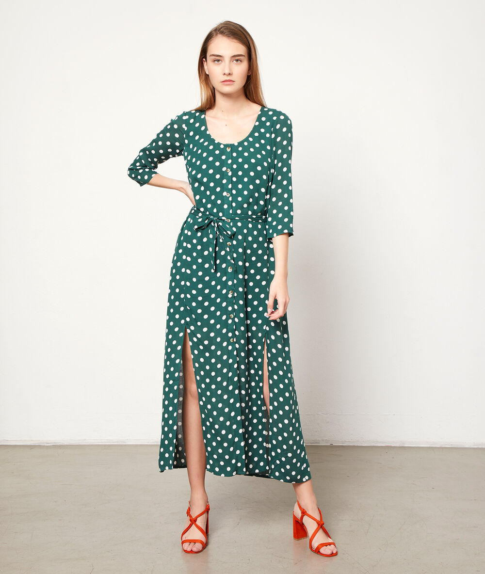 Vestido largo estampado de lunares turquesa.