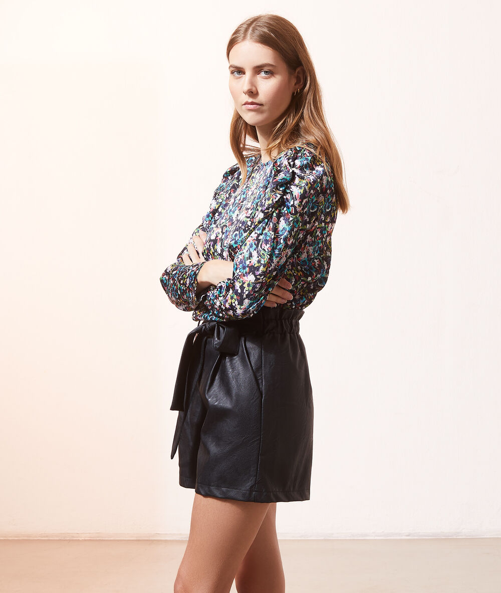 Blouse imprimé fleuri manches ballon noir.