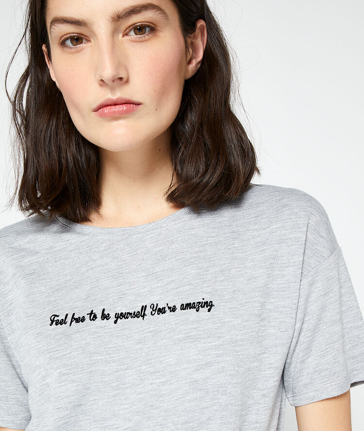 Camiseta ‘feel free to be yourself. you’re amazing’ c.gris.